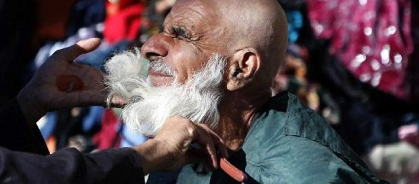 Τατζικιστάν: Ξύρισαν 13.000 μούσια και έβγαλαν τις μαντίλες από τις γυναίκες για να μην γίνουν τζιχαντιστές! (φωτό)